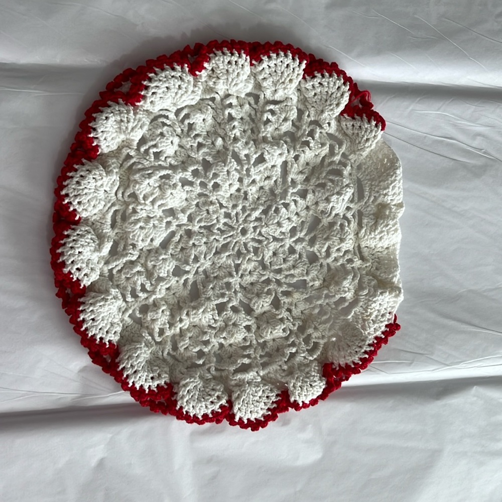 Vintage dolly white and red round